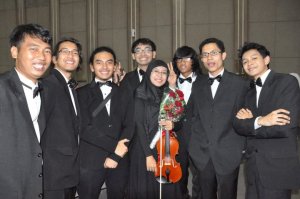 After MusiKampus concert, 14 April 2011 with (some of) my dearest OSUI Mahawaditra friends. One of the hardest day of my life when my loved one passed away yet I had to stand up, be strong, and fulfill my responsibility.